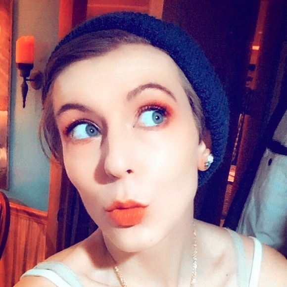 Meet your Posher: Krystaline Faithe 💖💫 - Picture 9 of 16